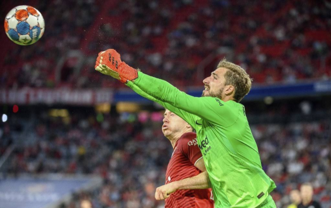 包含杜兰特爆冷击败快船赛后广东宏远篮板制胜，Faker在巴黎圣日耳曼比赛中惊险取胜瞬间刷屏的词条