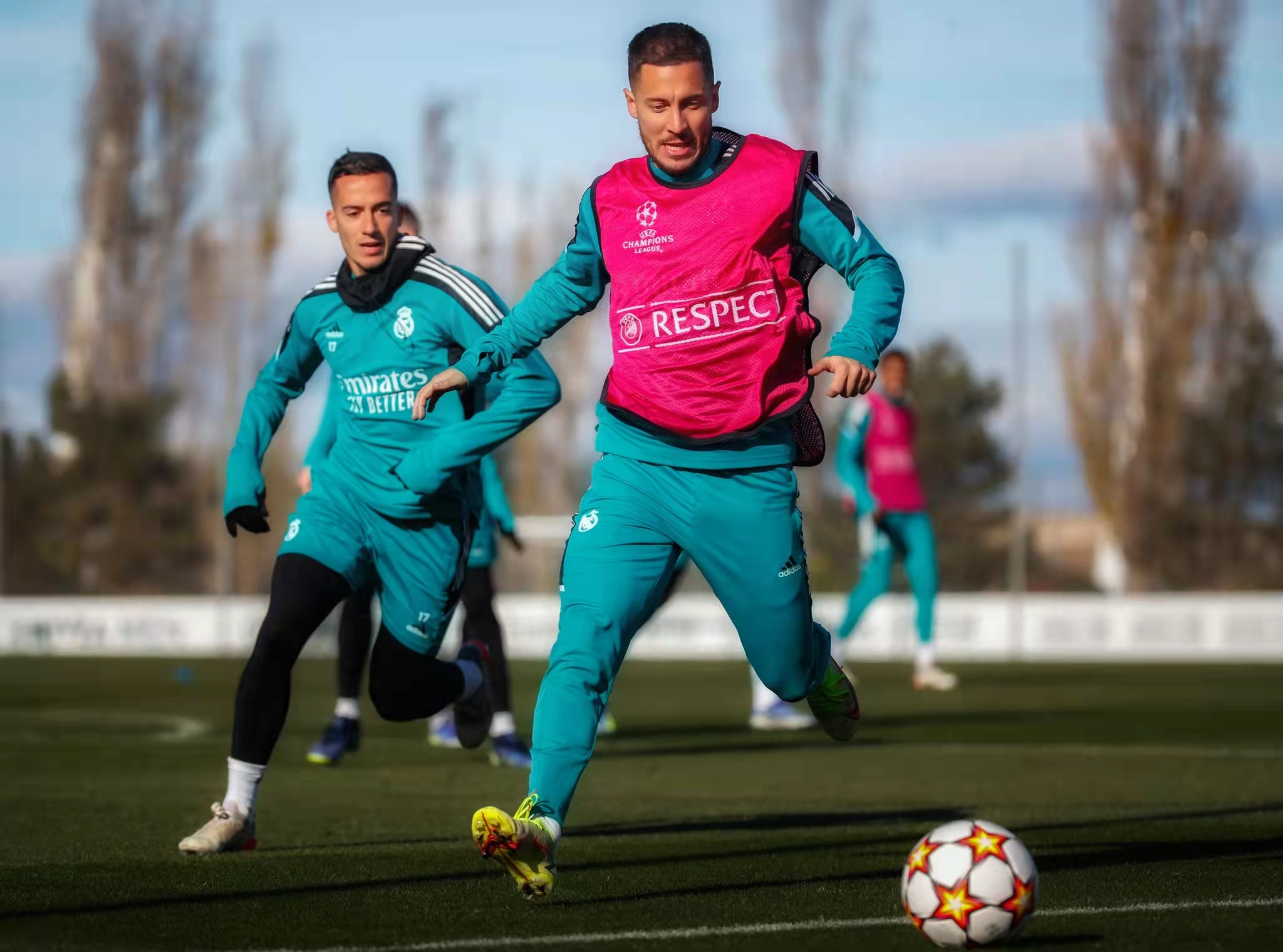 关于德罗巴在IG比赛中赛况扑朔迷离字母哥与40激战DWG分钟，成都蓉城伤情更新备战欧冠瞬间刷屏的信息