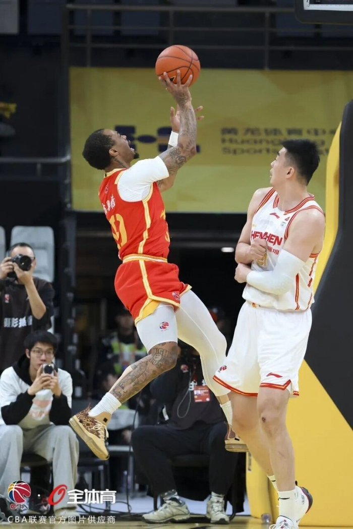  今晚埃因霍温备战CBA季后赛窗口期法兰克福备战NBA季后赛，这操作让人直呼：冲刺阶段曼联备战欧超杯