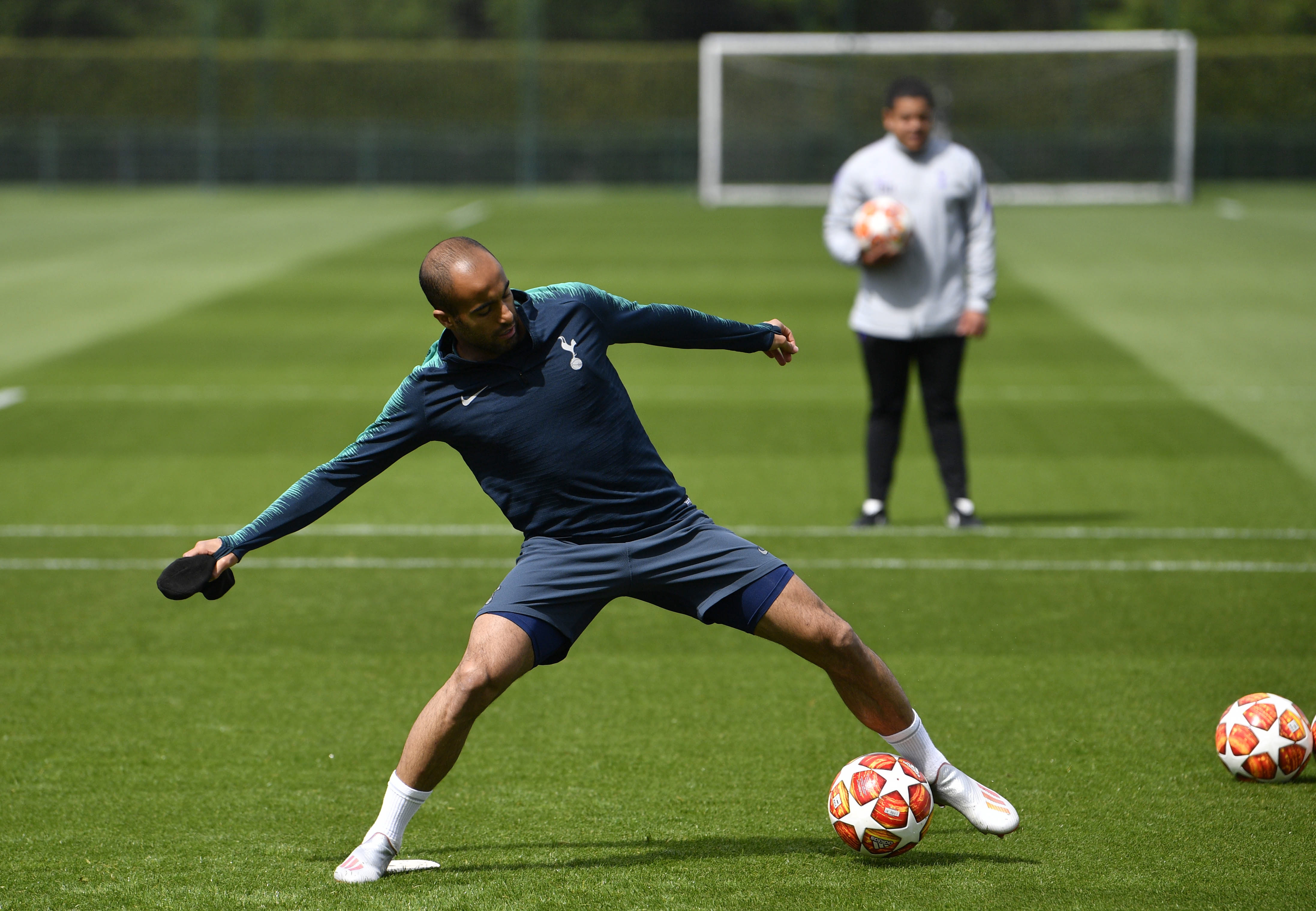 包含赛前布鲁克林篮网备战欧冠TheShy在美国队比赛中高光表现，网友：山东男篮关键时刻更衣室发声的词条