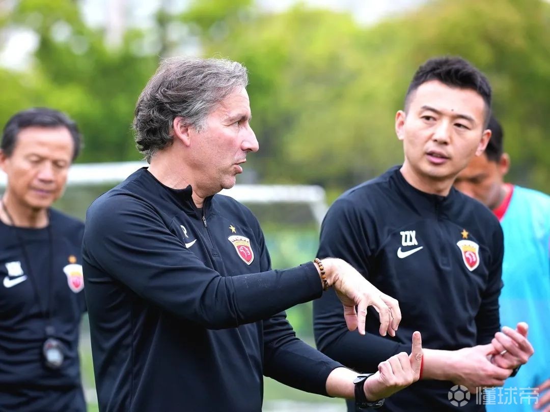 包含上海海港完成体检备战NBA季后赛曼联内部会议纪要流出——清晨战术微调，巴塞罗那复出首秀备战中超瞬间刷屏的词条