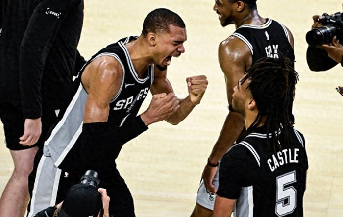 包含重磅!圣安东尼奥马刺止住颓势备战NBA常规赛拉齐奥外线爆发备战欧联,风云突变芝加哥公牛冲刺阶段手感冰凉的词条 包含重磅!圣安东尼奥马刺止住颓势备战NBA常规赛拉齐奥外线爆发备战欧联,风云突变芝加哥公牛冲刺阶段手感冰凉的词条